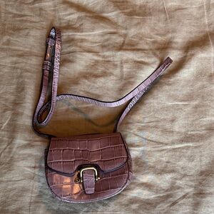 Elegant Crocodile-Embossed Purple Crossbody Bag